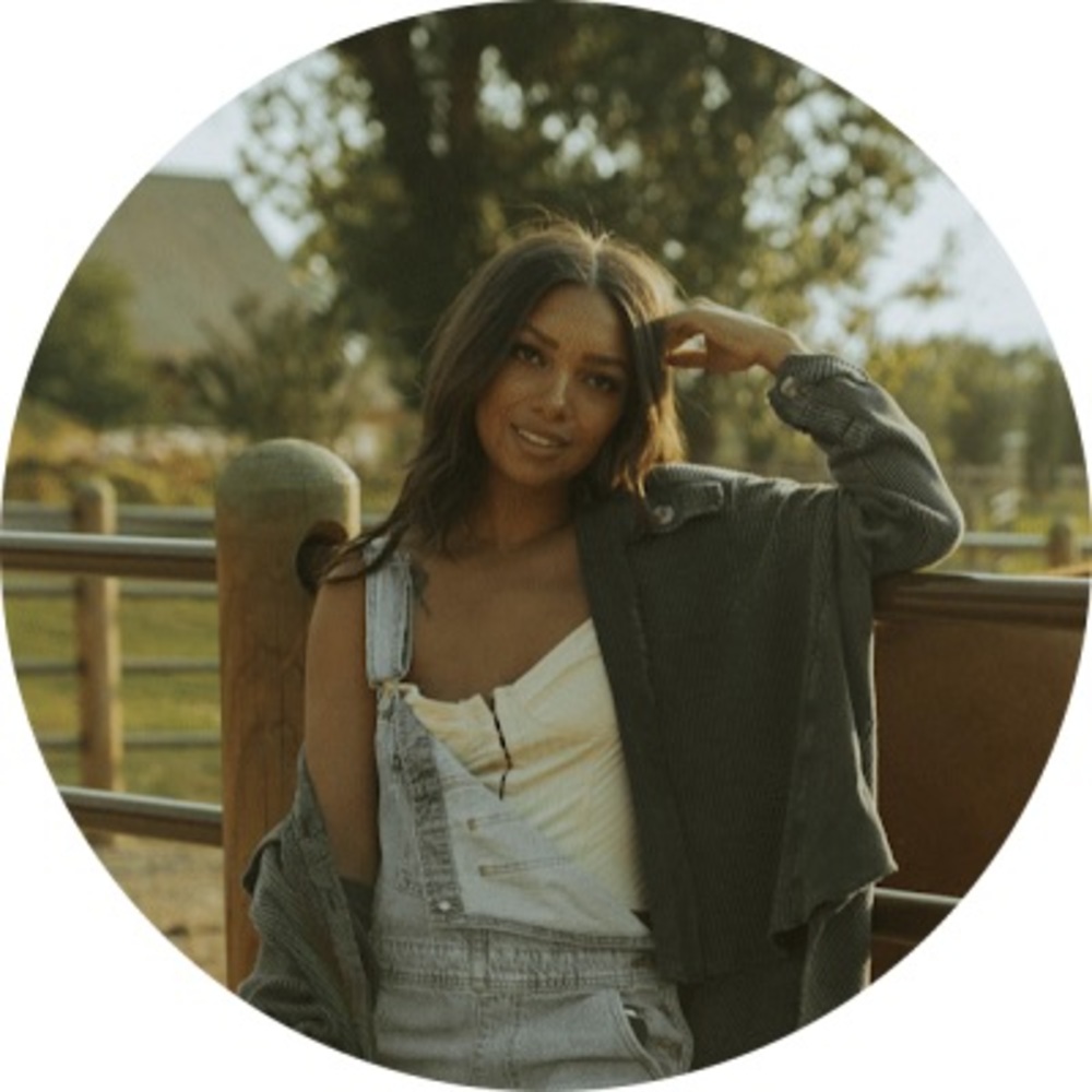 Meet your Posher, Elexis